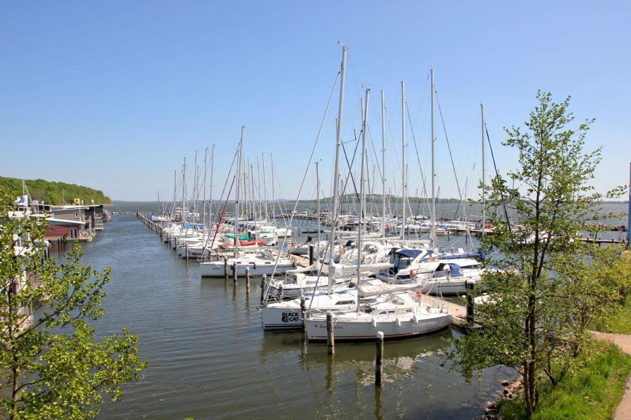 Hafennahe Penthousewohnung Mit Meerblick - Hafenresidenz Lauterbach Fewo 2-7 Eksteriør bilde