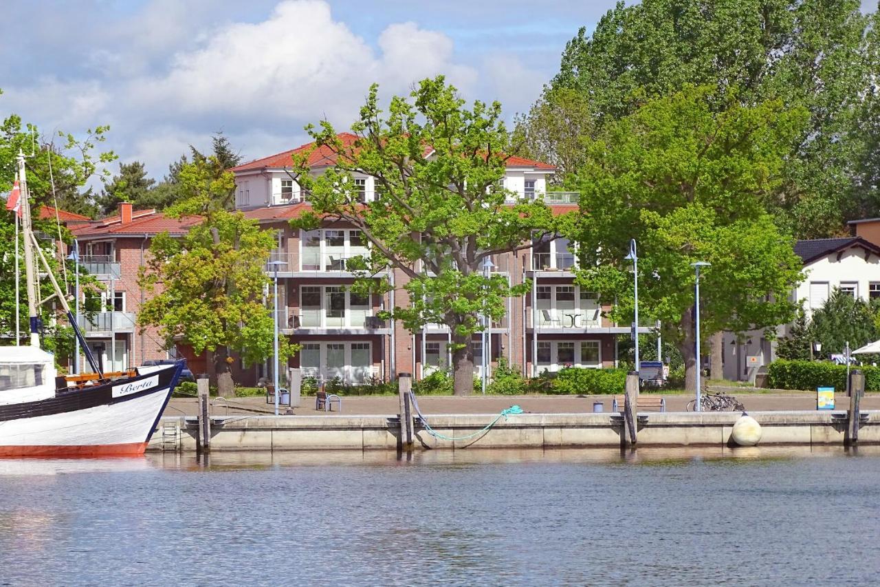 Hafennahe Penthousewohnung Mit Meerblick - Hafenresidenz Lauterbach Fewo 2-7 Eksteriør bilde