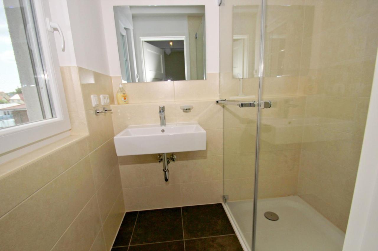 Hafennahe Penthousewohnung Mit Meerblick - Hafenresidenz Lauterbach Fewo 2-7 Eksteriør bilde